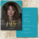 Moderner Minimal Türkis Arch Fiftieth Birthday Folieneinladung<br><div class="desc">Feiern Sie mit dieser einfachen, modernen 50. Geburtstagsfeier in ruhigem, elegantem Stil - entworfen mit einem Stil, der sich um Sie dreht. Mit einem leicht dunkelem Overlay und in echter Folie gekleidetem Foto in Bogenform. Ein echtes, modernes Drehbuch "fünfzig" dehnt sich über die Vorderseite aus und erfasst Ihren Stil und...</div>