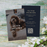 Moderner Minimaler QR-Code für Hundetrainer Visitenkarte<br><div class="desc">Diese moderne Visitenkarte besticht durch ein stilvolles,  einfaches und minimalistisches Design mit einem niedlichen Hund-Foto. Dieses Design ist perfekt als Hundeschlittenfahrkarte,  Hundetrainer Visitenkarte,  Visitenkarte für Haustiere oder Visitenkarte für Hundehunde.</div>