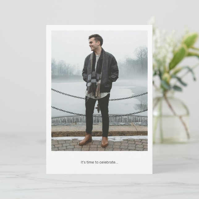 Moderner Minimaler Zwei-Foto-Schwarz-weißer Abschl Einladung (Stehend Vorderseite)