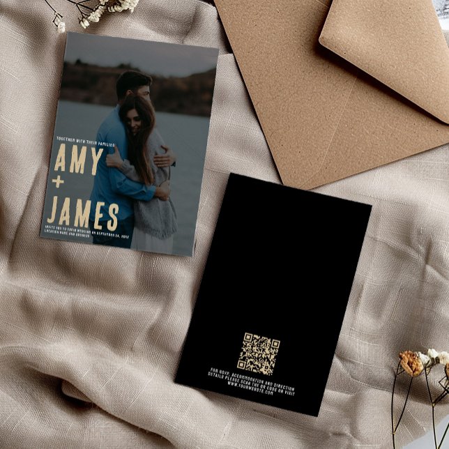 Moderner Minimalismus mit Foto und QR Code Hochzei Einladung (Minimalist wedding invitation features bold typography for the names, your own photo and a QR code)