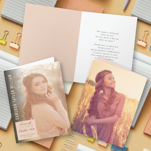 Moderner Minimalistischer Abschluss zum Einfachen  Dankeskarte (Modern Minimalist Simple Blush Square Photo Graduation Thank You Card @ zazzle.com/color_therapy)