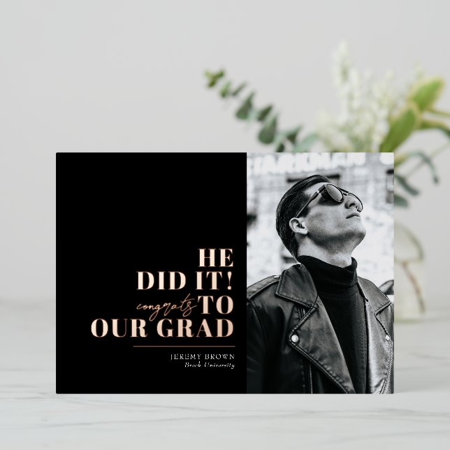 Moderner Minimalistischer horizontaler Abschluss m Folieneinladung (Stehend vorne)