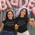Moderner Minimalistischer Kalligraphie-Junggeselin T-Shirt<br><div class="desc">Moderner Minimalistischer und dennoch eleganter Kalligrafie-Junggeselinnen-Abschied-T - Shirt für Schwarz und Weiß</div>