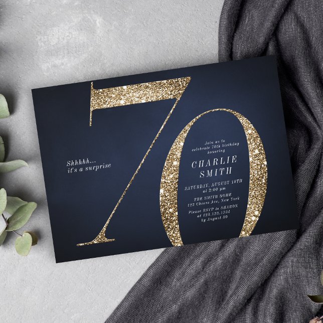 Moderner Minimalistischer Marinegoldgold Glitzer 7 Einladung (Modern minimalist navy gold glitter 70th birthday invitation)