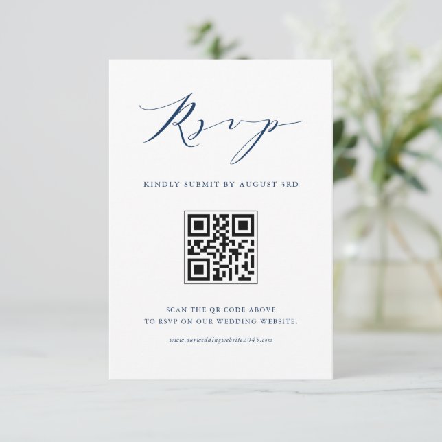 Moderner Minimalistischer Script Navy Blue Wedding RSVP Karte (Stehend Vorderseite)