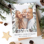 Moderner Minimalistischer Weihnachtsurlaub Feiertagskarte<br><div class="desc">Feiern Sie die Urlaubssaison mit unserer Minimalistischen Script Card für das Weihnachtsfest im Foto. Diese Karte verbindet zeitgenössisches Design mit der Wärme eines gepflegten Fotos. Die elegante, minimalistische Schrift-Typografie verleiht Ihren Urlaubsszenarien eine Touch von Eleganz. Das gepflegte, puristische Design lässt Ihr Foto glänzen und macht es zum idealen Ort, um...</div>