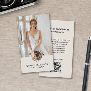 Moderner Monogramm-Fotograf Foto-QR-Code Beige Visitenkarte