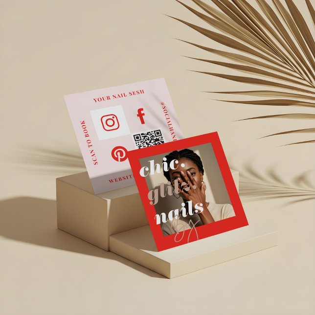 Moderner Nail Salon Business Foto Social & QR Code Quadratische Visitenkarte (Modern Nail Salon Business Photo Social & QR Code Square Business Card)