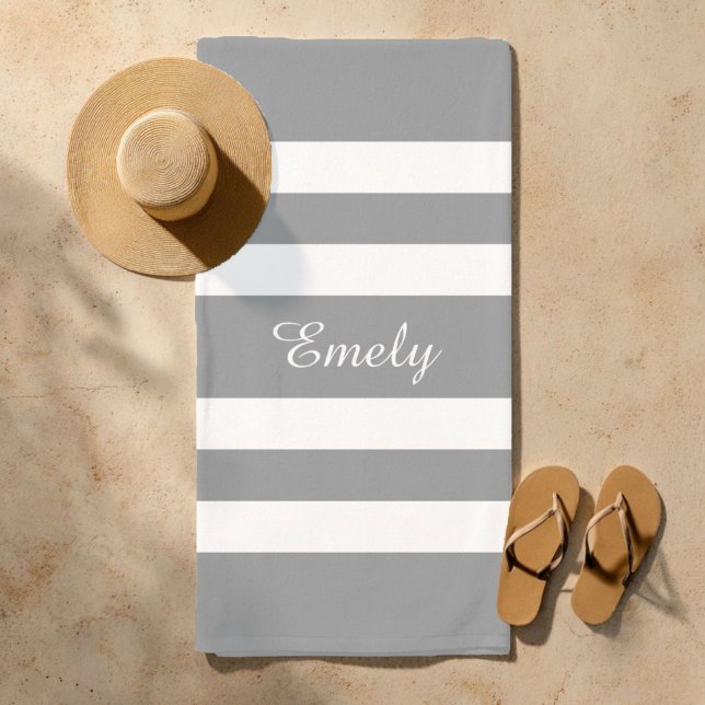Moderner Name Grau Gestreifter Pool  Strandtuch (Modern Name Gray Striped Pool Beach Towel)