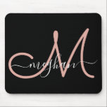 Moderner Name in Schwarz Rosa Handgeschriebener Na Mousepad<br><div class="desc">Modernes, elegantes, minimalistisches Schwarz und Rosa personalisierter Name mit Monogramm Mauspad. Dieses Design verfügt über eine riesige handgeschriebene Textvorlage für das Monogramm als Initial- und Vorname in rosa, weiße Farbe auf schwarzem Hintergrund. Die Textvorlage für den Vornamen wird in einem hübschen Schriftart mit handgeschriebenem Skript mit Swashes geschrieben. Wenn Sie...</div>