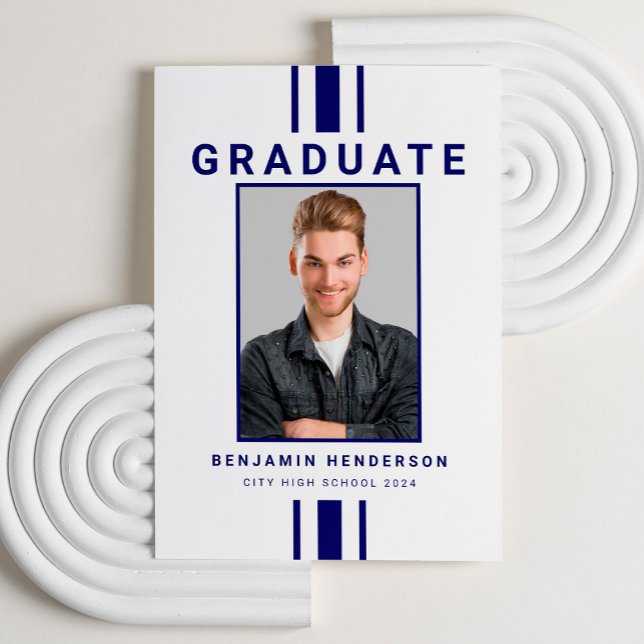 Moderner Navy Blue Foto Abschluss Ankündigung (Modern Navy Blue Photo Graduation Announcement Card)
