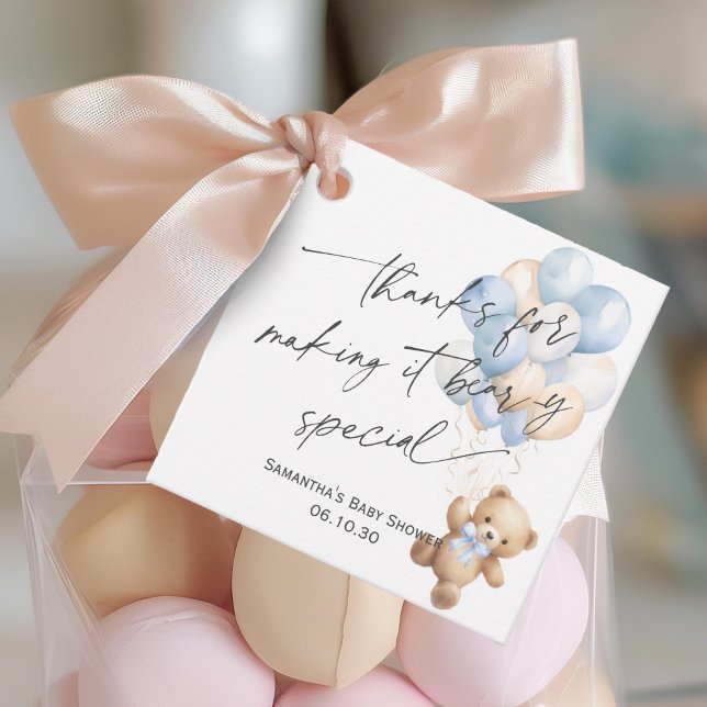 Moderner Niedlicher Teddybär mit Balloons-Dusche Geschenkanhänger (Blue We Can Bearly Wait, Teddy Bear Gender Neutral baby Shower Favor Tags.)