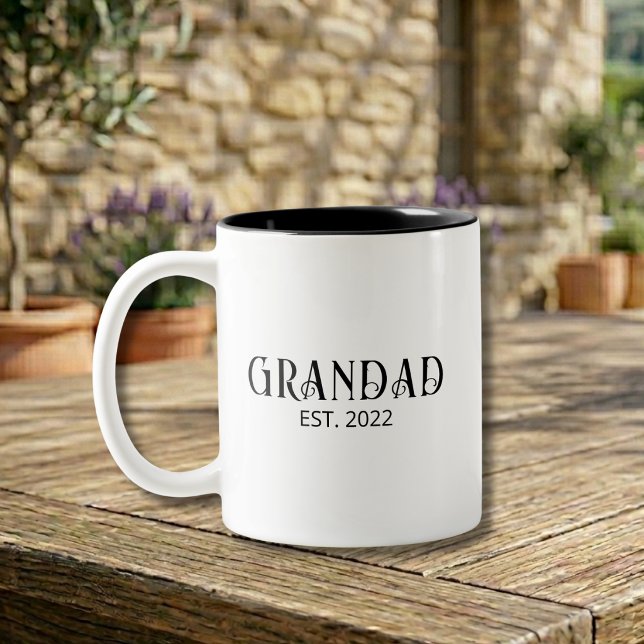 Moderner Opa etabliert schwarzes Skript  Zweifarbige Tasse (Von Creator hochgeladen)
