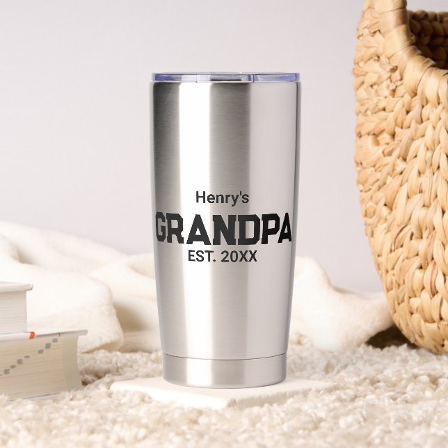 Moderner Opa Gegründet Est. Name Jahr  Thermobecher (Wohnzimmer (gedreht))