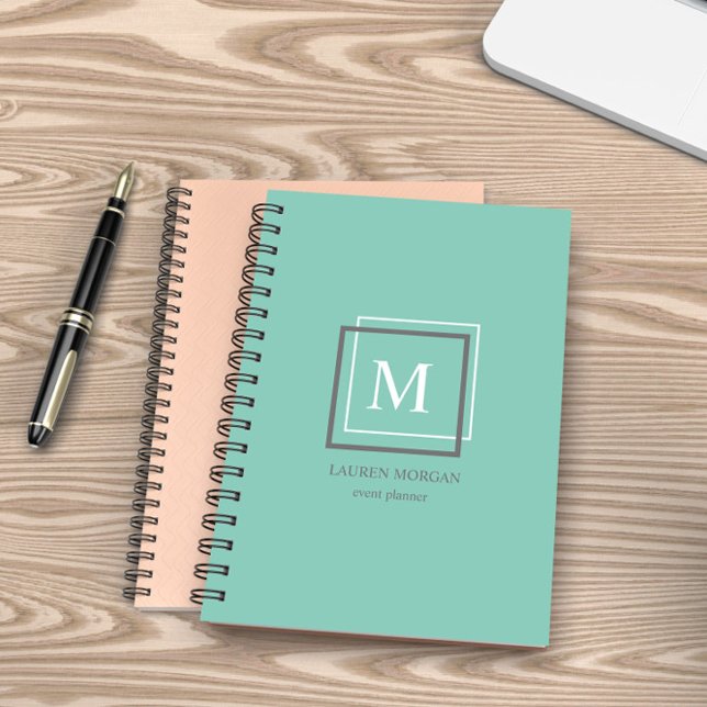 Moderner Pastel Blue Monogram Personalisierter Pla Planer (Von Creator hochgeladen)