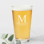 Moderner Personalisierter Monogramm- und Name-Trau Glas<br><div class="desc">Moderne Geschenke für Personalisierten Trauzeuge mit personalisierten Monogramm,  Trauzeuge und Titel im klassischen Serif-Schriftart-Stil. Auch perfekt für Trauzeuge,  Vater der Braut und mehr.</div>