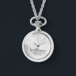 Moderner Personalisierter Trauzeuge für Skripte Armbanduhr<br><div class="desc">Personalisierte Trauzeuge Geschenke mit dem Namen des personalisierten Trauzeugen in grauem, modernem Skript-Schriftart-Stil mit Titel und Hochzeitsdatum in modernen Sans Serif Schriftart Stil auf weißem Marmor Hintergrund. Auch perfekt für Trauzeuge, Brautvater, Brautjungfrau, Trauzeugin, Brautmutter und mehr. Bitte beachten Sie: Die Marmordetails werden im Kunstwerk simuliert. Bei der Herstellung dieses Produktes...</div>