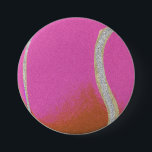 Moderner Pink Tennisball mit Imitat Glitzer Line Button<br><div class="desc">Personalisiertes klassisches Tennisball-Design in Glitzer Silber Imitate Folientextur. Einfaches, minimalistisches Geschenk für Ihren Tennistrainer oder Ihr Tennisteam, oder einfach nur Tennisbälle mit Ihrem ursprünglichen, goldenen & stilvollen Tennismuster-Design. Personalisiertes Geschenk für einen Tennisspieler. Dusty Rose Tennis Gold Design. Trendy Tennisspieler Wohngestaltung. Moderne Tennisspielgeschenke. Cooles Retro-Geschenk für Ihren Tennistrainer oder das Tennisteam...</div>