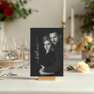 Moderner QR-Code für das Schwarz-Weiß-Foto Tischnummer