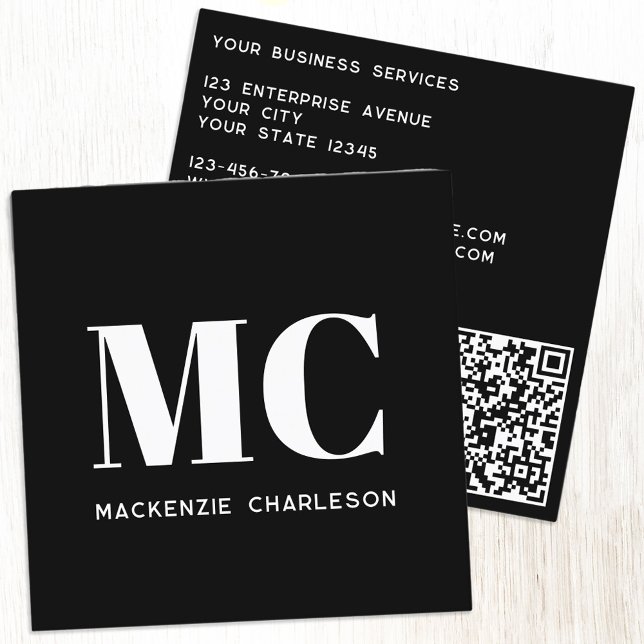 Moderner QR-Code für Monogramm-Initialen Schwarz-w Quadratische Visitenkarte (Black and white elegant minimalist monogram initial QR code professional square business card)