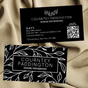 Moderner QR-Code für Schwarz-Weiß-Blumen-Schönheit Visitenkarte