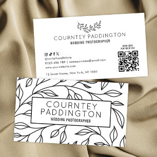 Moderner QR-Code für Schwarz-Weiß-Blumen-Schönheit Visitenkarte