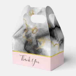 Moderner, rauchiger grauer Marmor mit goldfarbener Geschenkschachtel