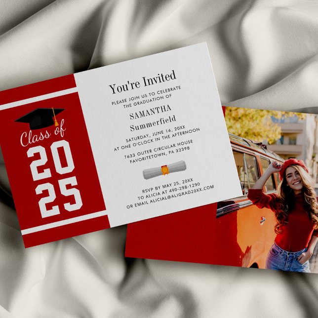 Moderner Red White Grad Foto Abschluss 2025 Einladung (Graduation 2025 Photo Red and White Party Invitation)