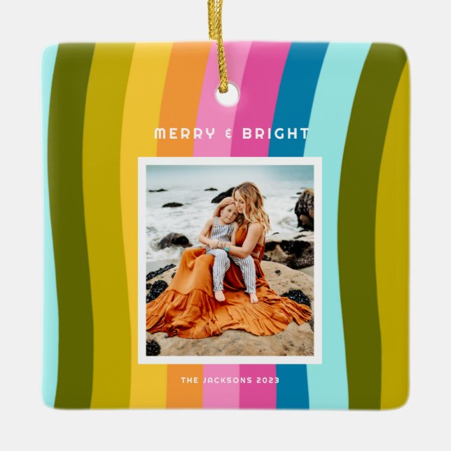 Moderner Regenbogen Merry und Bright Vertikal Keramikornament (Vorderseite)