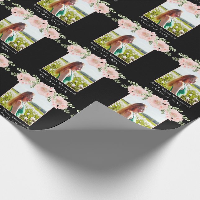 Moderner, rosa Blume Blumenkohl Abschluss Klasse 2 Geschenkpapier (Ecke)