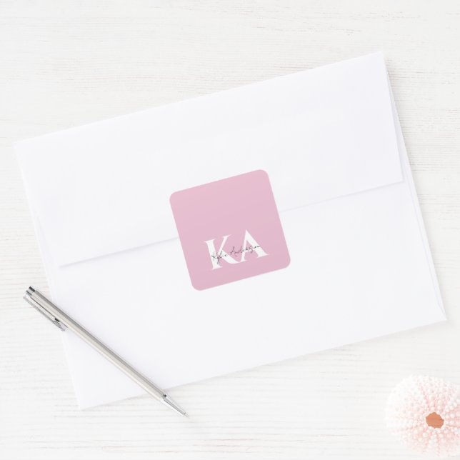 Moderner rosa Personalisierter Monogramm-Name: Quadratischer Aufkleber (Umschlag)