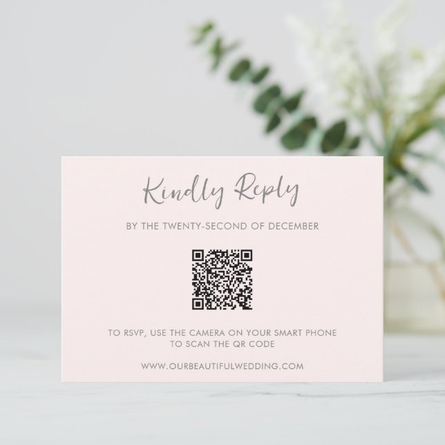 Moderner rosa QR Code Einfache Hochzeit RSVP Karte (Stehend Vorderseite)