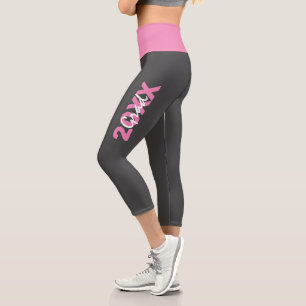 Moderner Rosa und Weißer Text auf grauem Abschluss Capri Leggings
