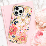 Moderner rosafarbener Glitzer Personalisierter Nam iPhone 15 Pro Max Hülle<br><div class="desc">Moderner rosa floraler Glitzer Chic Personalisiert Name iPhone 15 Pro Max Smart Phone Cases bietet ein rosa und weiße Blumenmuster mit Imitaten goldenen Glitzer Hintergrund mit Ihrem personalisierten Namen in eleganten Skript Typografie. Perfekt als Geschenk für Weihnachten, Geburtstag, Muttertag, beste Freunde, Schwester und mehr. Designed by ©2024 Evco Studio www.zazzle.com/store/evcostudio...</div>