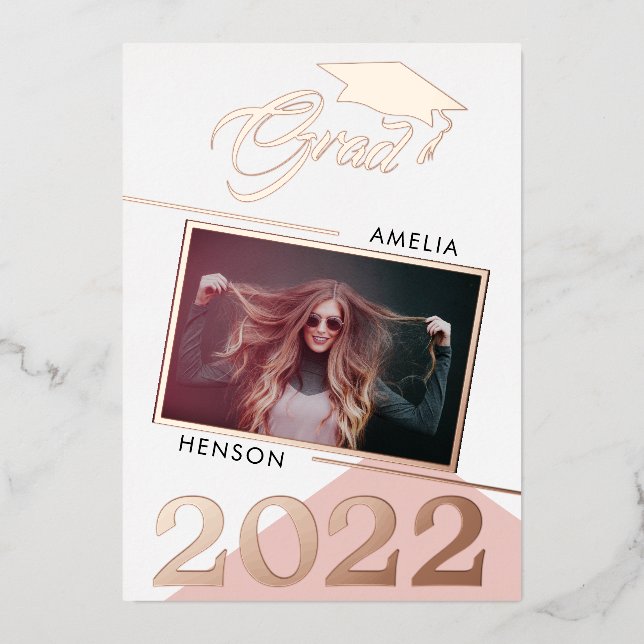 Moderner rosafarbener Graduate 2 Foto Abschluss Folieneinladung (Vorderseite)