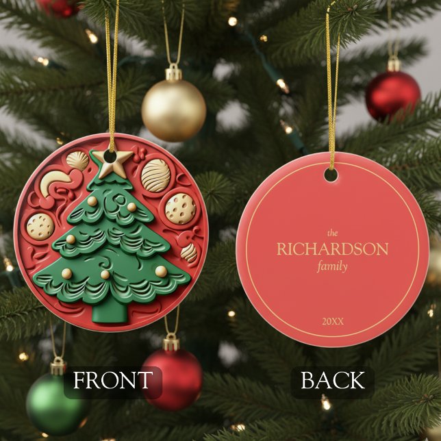 Moderner Roter Grüner Weihnachtsbaumschmuck Keramik Ornament (cute 3D-effect trompe l'oeil red green Christmas tree ornament with customizable family name year)