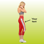 Moderner, schicker Golftext rot Capri Leggings<br><div class="desc">Leggings in Rot für einen begeisterten Golfer. Das gewagte geometrische Muster am Fuß der Beine wird aus Golfschlägern und Golfbällen auf rotem Hintergrund geschaffen. Hell und fröhlich. Der Text auf der Seite jedes Beins ist schwarz auf einem silbergrauen Streifen und kann mit Ihrer bevorzugten Beschriftung angepasst werden - je nach...</div>
