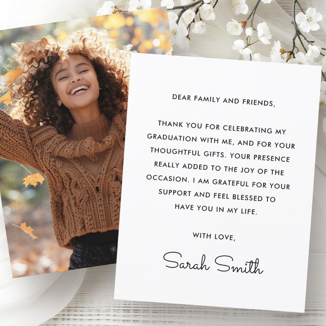 Moderner, schlichter Foto, weißer Abschluss Dankeskarte (Modern simple photo white graduation thank you card)