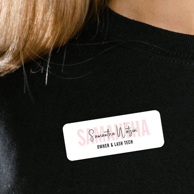 Moderner Schönheitssalon Blush Pink Ästhetik Namensschild (Fully customizable white and pink name badge for aestheticians, spa employees, salons, boutiques etc)