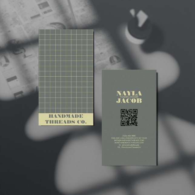 Moderner schwarz karierter QR-Code Visitenkarte (Von Creator hochgeladen)