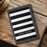Moderner Schwarz-Weiß-Streifen-Individuelle Name Tri-fold Geldbeutel<br><div class="desc">Rugby Stripes - Ein präpariertes Muster mit fetten Streifen und einem Monogramm Ihres Vor- oder Nachnamens. Dieses Design enthält ein trendiges, weiß gestreiftes Muster - Wenn Ihre Kunst noch angepasst werden muss, klicken Sie auf Diese Schaltfläche anpassen. Dies führt Sie zu einem Designbereich, wo Sie Dinge bewegen und sogar Schriftart...</div>