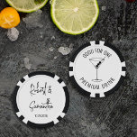 Moderner Schwarz-weißer Drink Cocktail Bar Pokerchips<br><div class="desc">Ein moderner Poker-Chip für Hochzeitsgetränke in Schwarz und Weiß mit Cocktail-Illustration. Vollständig anpassbare Textvorlage mit dem Namen des Paares in Kalligraphie-Skript auf der Rückseite. Nutzen Sie diese individuell gestaltbaren Getränkechips für Ihre Hochzeit als Getränketosen für kostenfreie Getränke.</div>