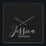 Moderner Schwarz-weißer Full Name Elegante Minimal Quadratische Wanduhr<br><div class="desc">Moderne,  minimalistische und elegante Uhr mit Vornamen und Nachnamen in weißem Schrift auf schwarzem Hintergrund. Diese Uhr wird die perfekte Ergänzung zu Ihrer Büroeinrichtung sein.</div>