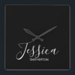 Moderner Schwarz-weißer Full Name Elegante Minimal Quadratische Wanduhr<br><div class="desc">Moderne,  minimalistische und elegante Uhr mit Vornamen und Nachnamen in weißem Schrift auf schwarzem Hintergrund. Diese Uhr wird die perfekte Ergänzung zu Ihrer Büroeinrichtung sein.</div>