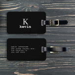 Moderner Schwarz-weißer Monogramm-Name stilvoll Gepäckanhänger<br><div class="desc">Man Monogramm und Name erstellen Sie Ihre eigene Gepäckanhänger-Vorlage in schwarz-weiß. Auf beiden Seiten einfach zu personalisieren!         Sie können Hintergrund- und Textfarben ändern,  indem Sie die Option Anpassen auswählen.           Es kann ein besonderes Geschenk für einen Freund,  Ehemann,  Sohn,  Vater,  Bräutigam,  Trauzeuge zum Geburtstag,  Hochzeit,  Weihnachten oder Abschluss sein.</div>