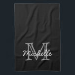 Moderner Schwarz-weißer Personalisierter Name Mit  Geschirrtuch<br><div class="desc">Moderner,  minimalistischer Schwarz-Weiß-personalisierter Name und mit Monogramm Küchentuch. Es verfügt über ein Monogramm,  das im Serifenstil-Schriftart initialisiert wurde,  und eine hübsche handgeschriebene Textvorlage für Vornamen in grauer,  weißer Farbe auf schwarzem Hintergrund. Große weibliche,  mädchenhafte personalisierte Gabe. Wenn Sie Hilfe oder passende Artikel benötigen,  kontaktieren Sie mich bitte.</div>