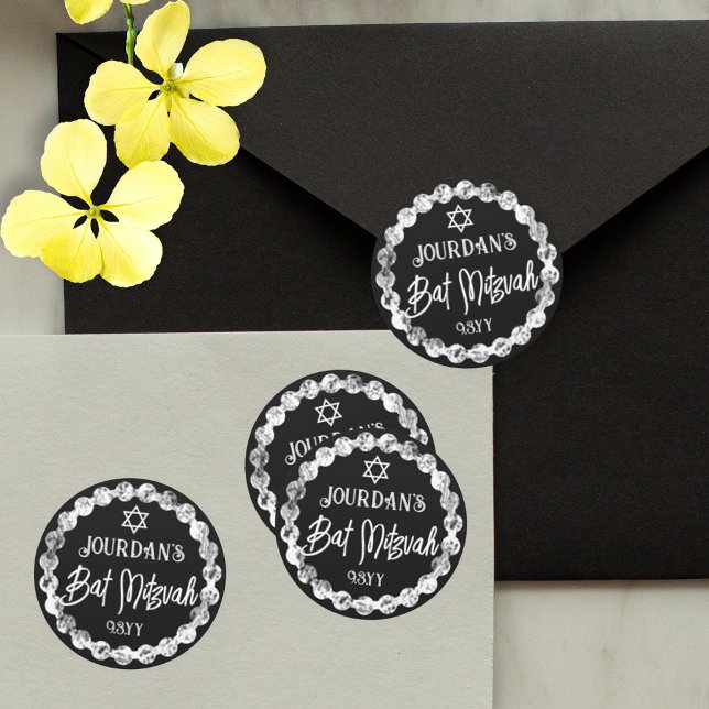 Moderner Schwarzer Bat Mitzvah-Umschlag Aufkleber (black and white party favor stickers, round bat mitzvah envelope seals and labels)