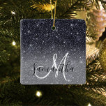 Moderner Schwarzer Glitzer Glitzern Personalisiert Keramikornament<br><div class="desc">Mit der Einführung unseres atemberaubenden Glitzern Personalisierter Name, exklusiv auf Zazzle erhältlich! Fügen Sie dem Alltag eine Touch der Eleganz hinzu und funkeln Sie mit diesem maßgeschneiderten Artikel. Unser Personalisiert Name-Produkt aus dem modernen Schwarzen Glitzer ist mit einem schwarzen Hintergrund geschmückt mit faszinierenden Glitzern. Die Kombination aus Schwarz und Glitzer...</div>