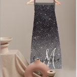 Moderner Schwarzer Glitzer Glitzern Personalisiert Schürze<br><div class="desc">Mit der Einführung unseres atemberaubenden Glitzern Personalisierter Name, exklusiv auf Zazzle erhältlich! Fügen Sie dem Alltag eine Touch der Eleganz hinzu und funkeln Sie mit diesem maßgeschneiderten Artikel. Unser Personalisiert Name-Produkt aus dem modernen Schwarzen Glitzer ist mit einem schwarzen Hintergrund geschmückt mit faszinierenden Glitzern. Die Kombination aus Schwarz und Glitzer...</div>