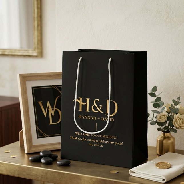 Moderner Schwarzer Monogram Begrüßungsgast Mittlere Geschenktüte (Von Creator hochgeladen)